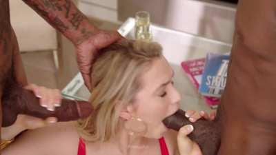 Mia's Double Meat Service 💋