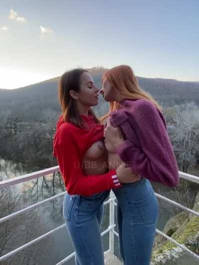 Warming each other on this cold day🤗