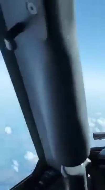 A Boeing 737 encounters an amateur stratospheric balloon