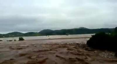 Bridge collapses due to heavy rain from hurricane Eta (Pimienta, Honduras 05/nov/2020)