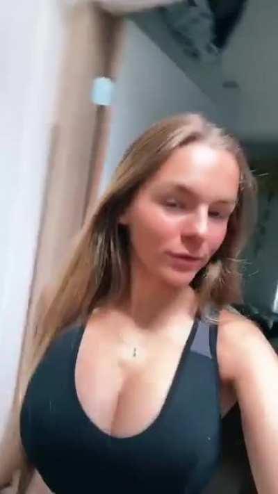 Lies doing the hip trend