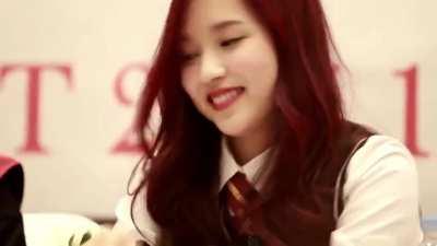 151030 Shy Mina discovering her first fansite