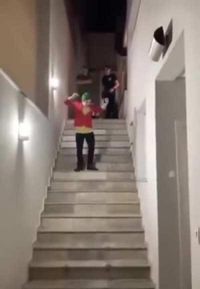 2 cringes for the price of one.