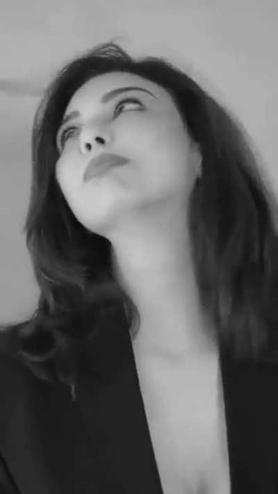 Saumya hot 🔥 cleavage 