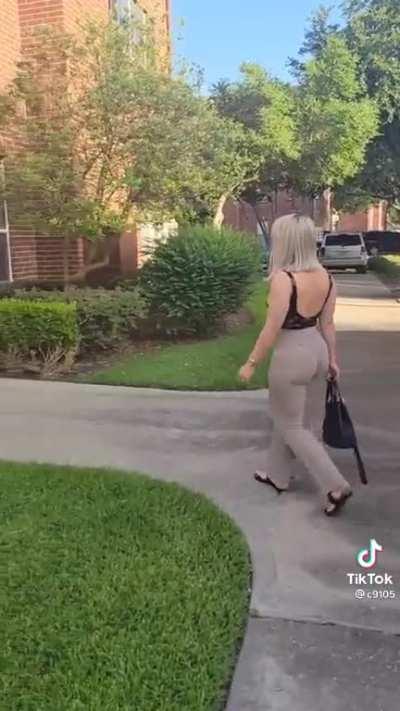 Soft & Jiggly No.230 😍🍑