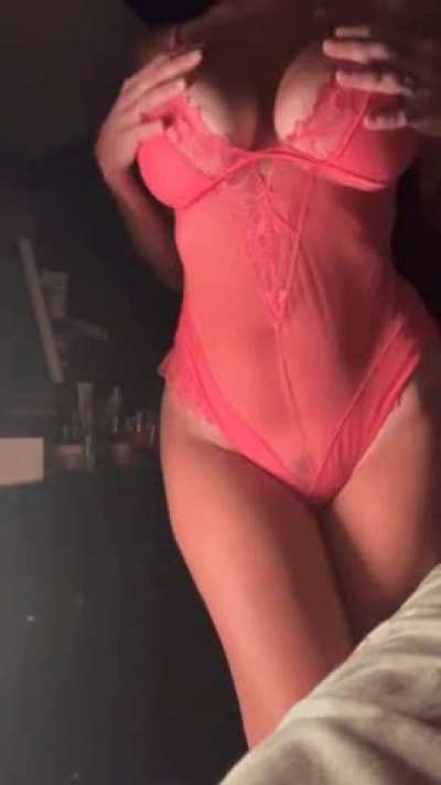 It’s getting hot in here 🔥Onlyfans 70% discount link in comments. 😘