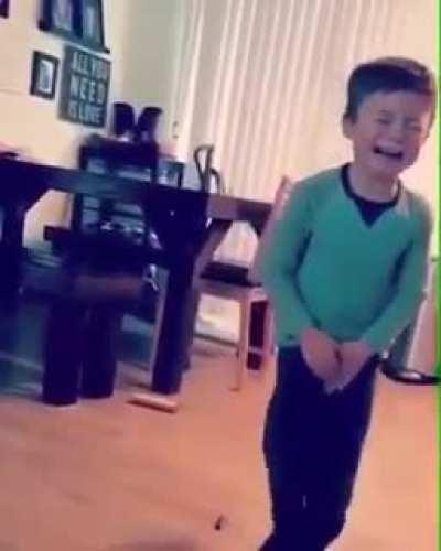 O sonho dele era ser militar mas ele n tinha muita experiência com armas...