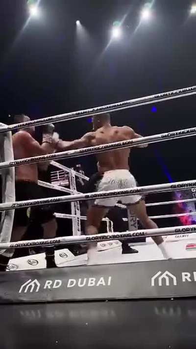 Miguel Trindade has a full super combo meter