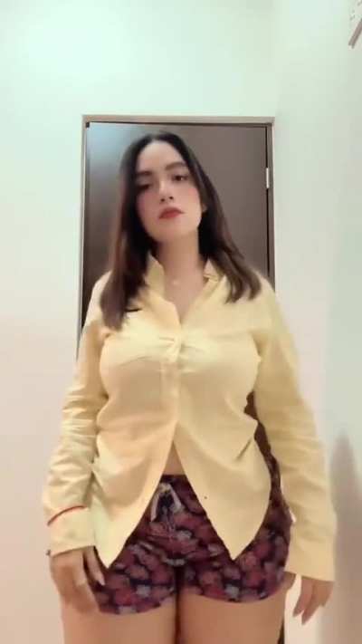 She still have thos shorts 😍