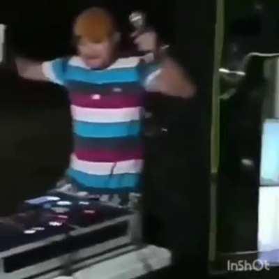 Esculta essa música muquinha bullet juro  