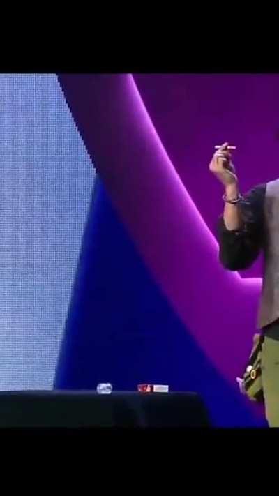 this trick of roman reings in jack sparrow cosplay still left me confused