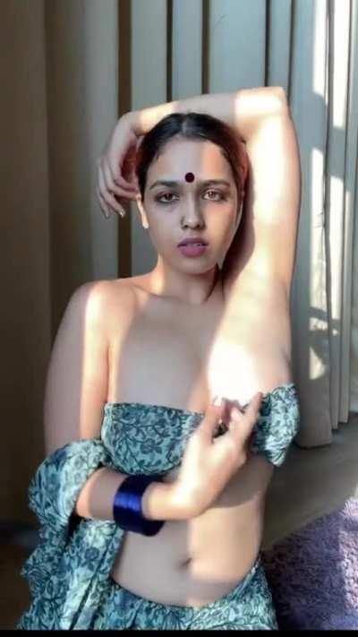 Kiske Ghar ki female hai ye?? Tara.kudale