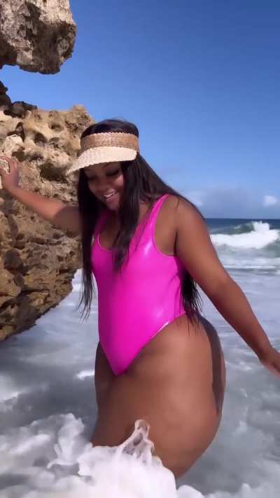The Biggest African Hips And Thighs