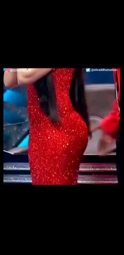 When he got the chance 🍑👋