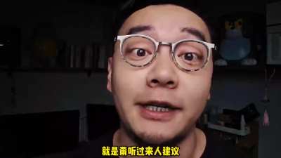 12月1日，博主“无无无语森”发视频讲述目前大环境：应届生找不到工作，35岁被裁员，一个人干十几个人活，还得干副业，又不放假又延迟退休。