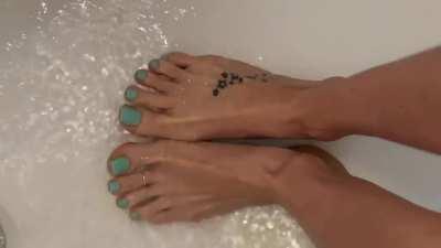 VIP User post, DM for folders