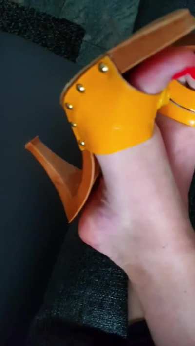 Do you like my feet in these pretty heels mules ?