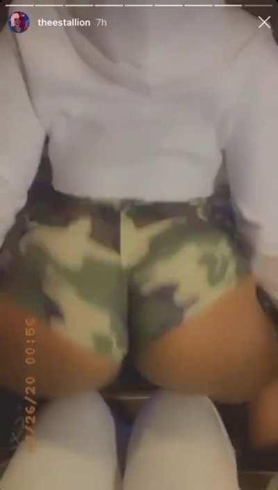 So hard for Megantheestallion and her fat chocolate ass need a bud to help me finish to it