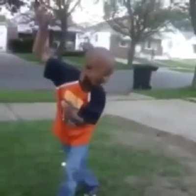 Woah my man got da moves doe 😳