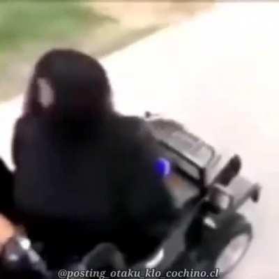 El Cristian en su auto