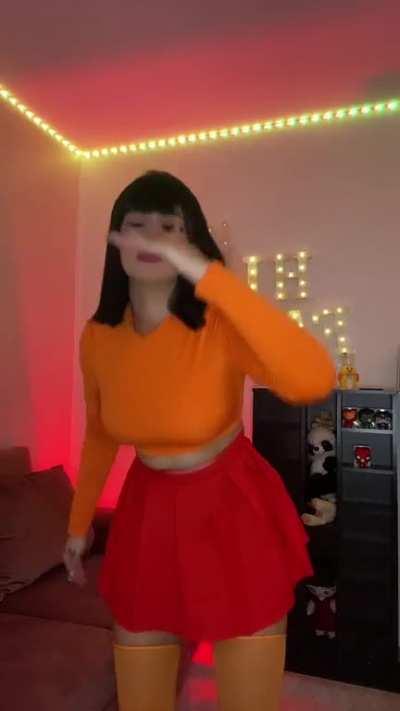 Velma [Scooby Doo] (yisselcosplays)