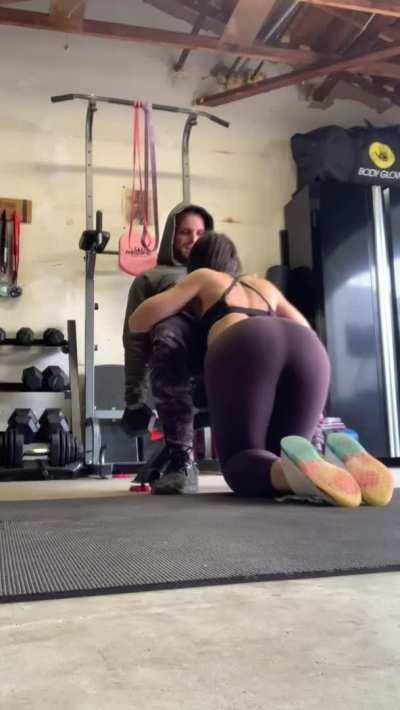 Is this a good way to get your attention when your working out? 😏 [F] [M]