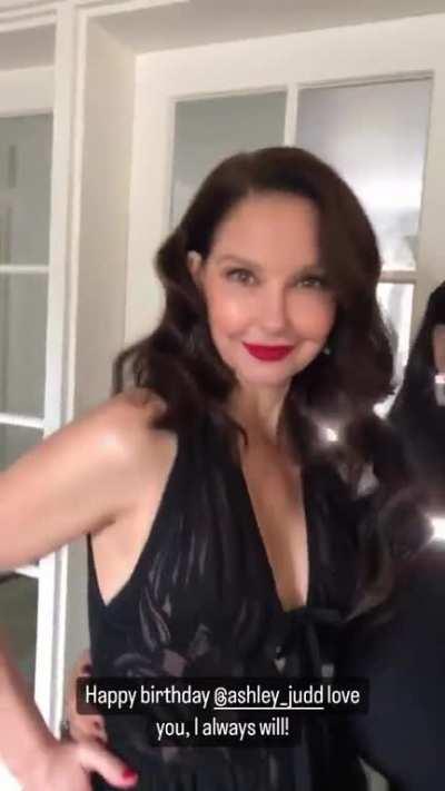 Taken from Salma's insta.