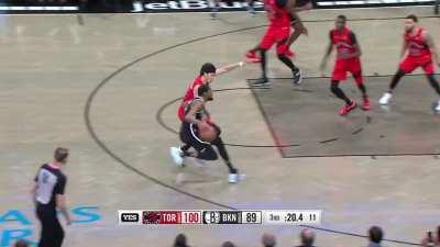 [Highlight] KD strings together a pretty set of moves to get space for a jumper over two Raptor defenders