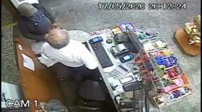 Cashier stabs robber right in the guts