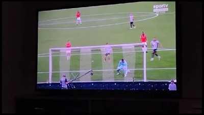 Lucas Perri mais perdido que cego em tiroteio 