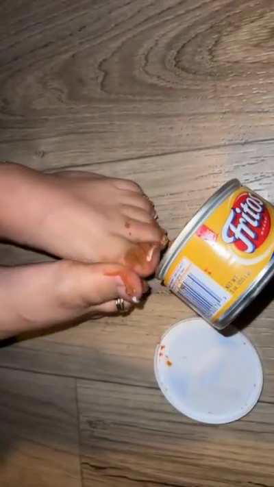 Bean dip anyone?? It felt so good between my toes , now come lick it up 😉🦶👅