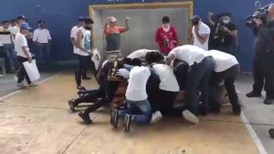 16 year old boy murdered in Mexico. His teammates took him to where they used to play football. And let him score, one last time.