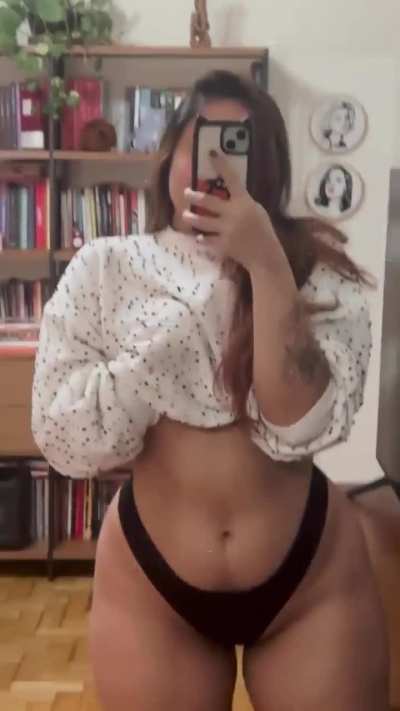 Wish I were squeezing them while humping her from behind 🤤