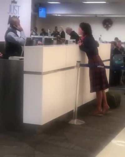 To board a plane with a gun on her