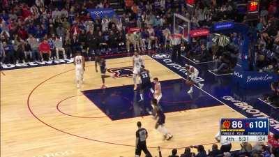 [Highlight] Tyrese Maxey pays homage to James Harden using his signature celebration after hitting his hesi stepback 3 over Kevin Durant