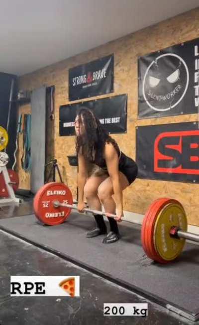 Lya Bavoil casually lifting over 3x her body weight like it's a bag of feathers