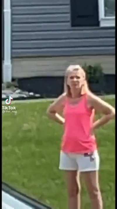 A wild Karen acquires a new target