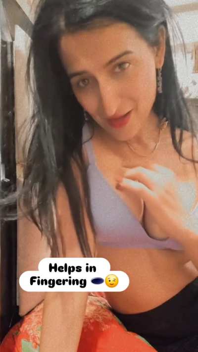 Instagram Reels Hot Model Desi Soni Queen Sleeveless Armpit Cleavage Boobs Off Shoulder Naval Midriff Erotic Seductive Sensual Teasing Tempting Temptation Hot Sexy 