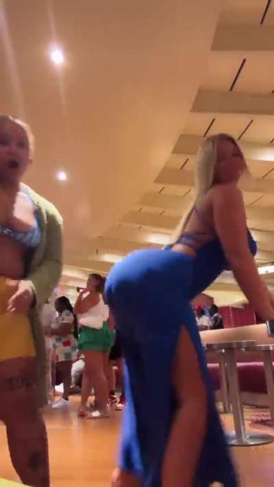 white girl throwing her big ass like crazy