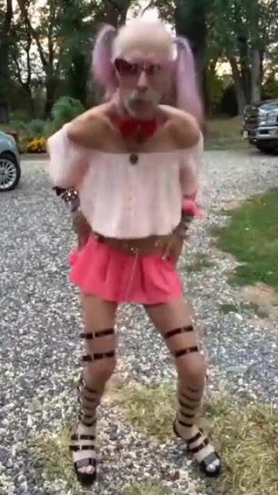 One of my favourite posts on cringetopia, this man radiates unmeasurable energy.