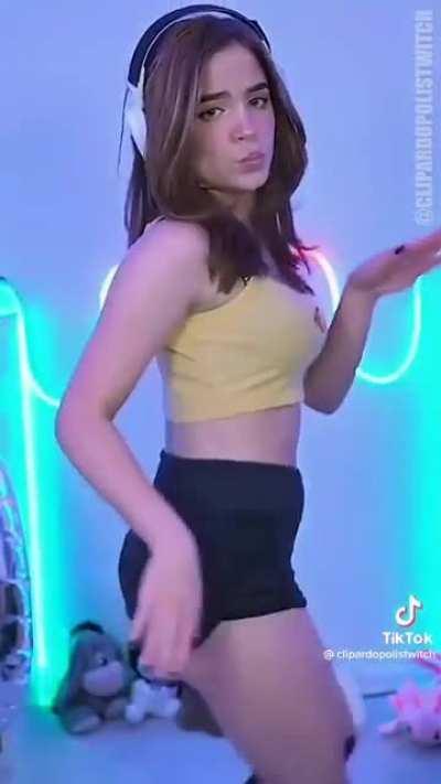 Carajo esos gemidos creo lo hace con doble intención 🔥😏