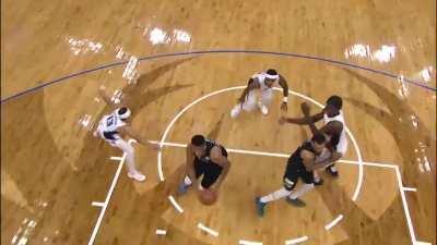 [Highlight] Giannis gets the wide open and throws down the ferocious two-handed slam
