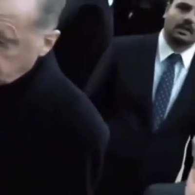 Yeni Pd Arabaları Geldikten Sonra Zeon Babamın Naci Lobisine Yapacağı Haraket