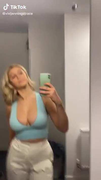 Love this top on busty girls @vivijenningstrace