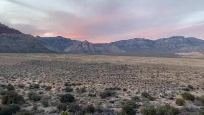 Living in a postcard. Red Rock Overlook, Nevada....an amazing and beautiful place to hike and camp just outside the city. Who else loves a good sunset? (Campsites just outside the park)