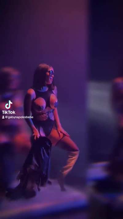 I like everything big 😋