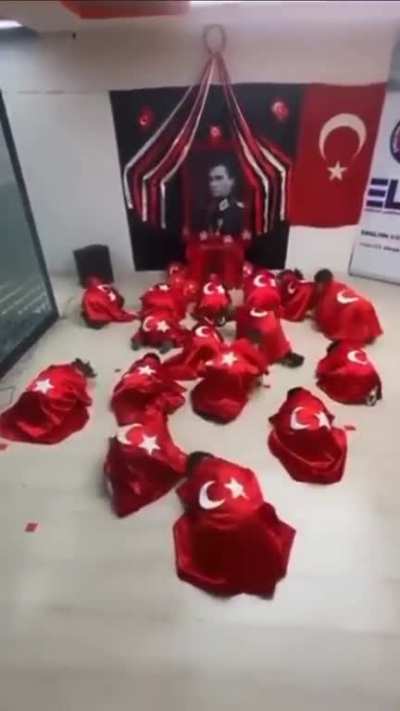 Dini devletten çıkardığın zaman siyaset senin dinin olur (When you remove religion from state, politics becomes your religion)