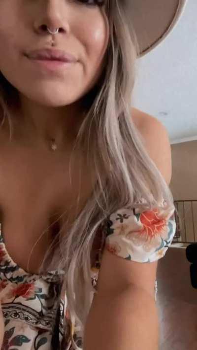 This Latina cowgirl needs a cowboy....