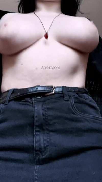 Can I bounce them on your face? 🖤