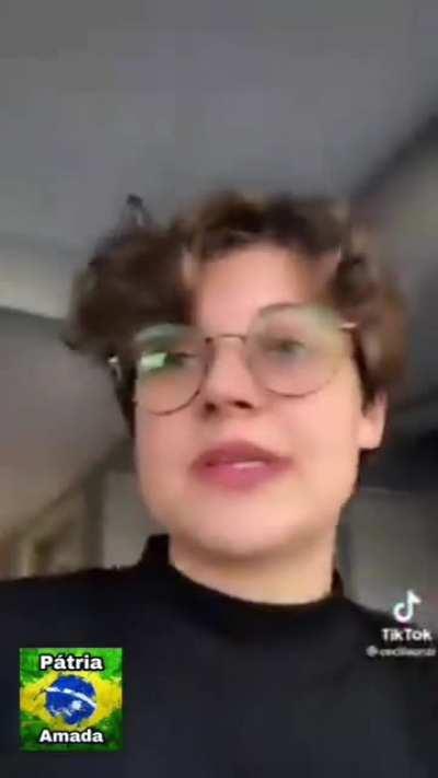 Meu Deus, ta ai o jovem politizadão sustentado pelo pai....